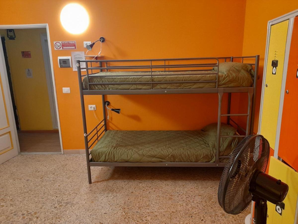 Pisa Train Station Hostel エクステリア 写真