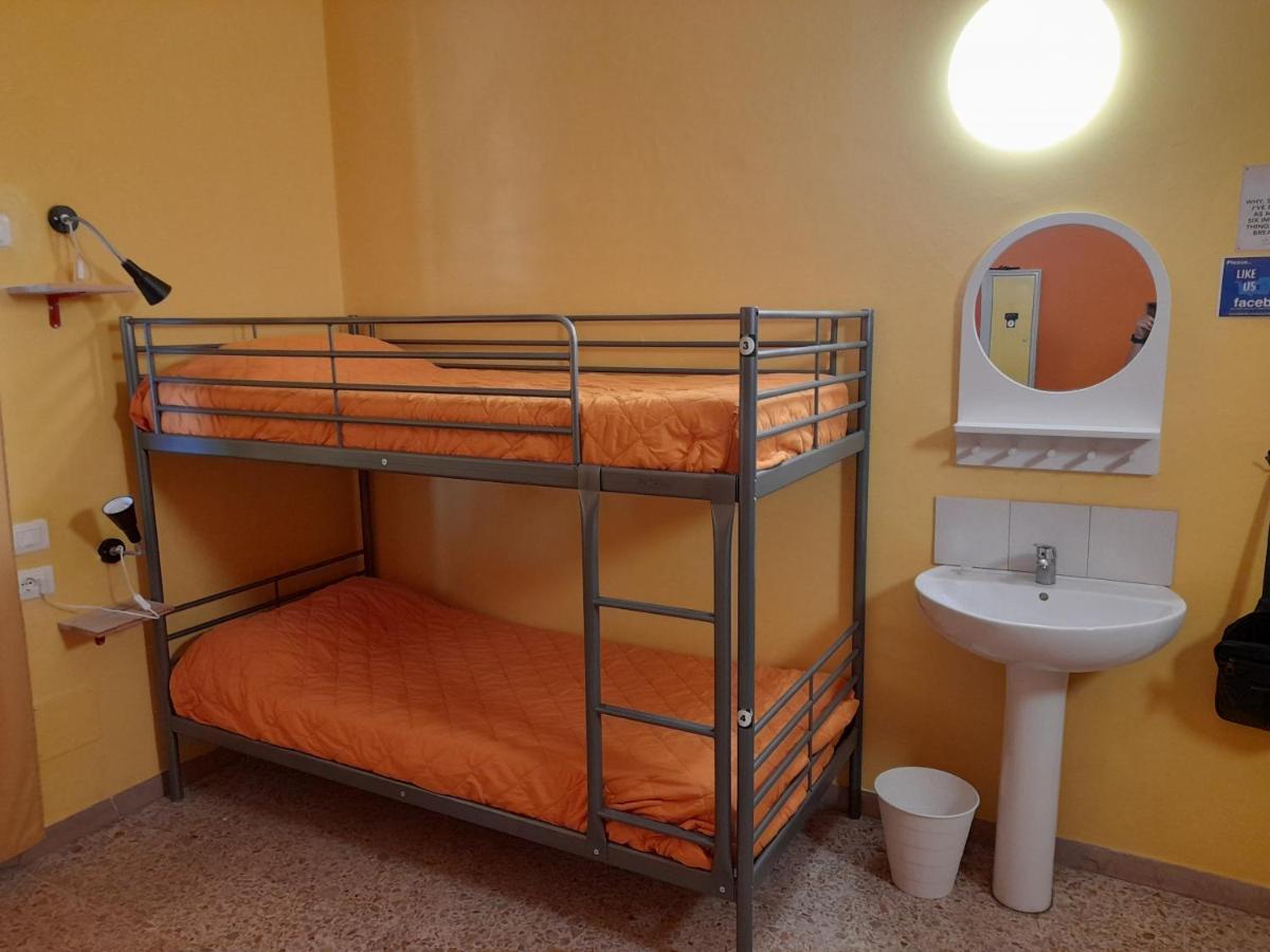 Pisa Train Station Hostel エクステリア 写真